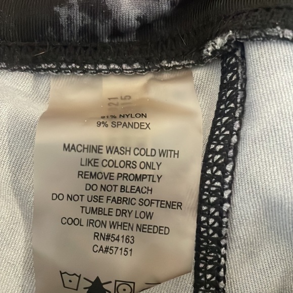 Calvin Klein performance pants - Picture 3 of 8